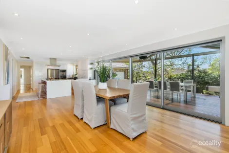 Property photo of 4 Heatherbrae Place Castle Hill NSW 2154