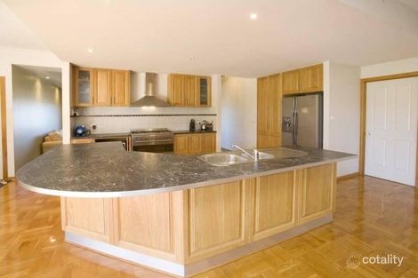 Property photo of 39 Cherryhills Drive Cranbourne VIC 3977