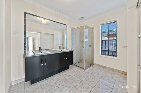 Property photo of 8 Silvergum Place Cranbourne VIC 3977