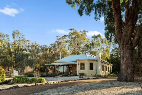 256 Dry Creek Rd, Bonnie Doon, VIC 3720
