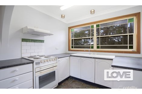Property photo of 39 Middle Point Road Bolton Point NSW 2283