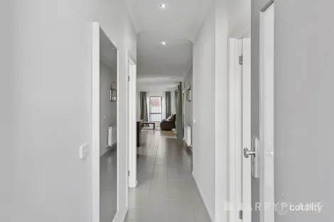 Property photo of 4/59 Caradon Drive Truganina VIC 3029