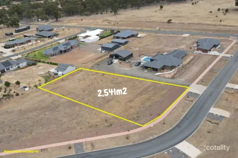 25 Vineyard Ave, Avenel, VIC 3664