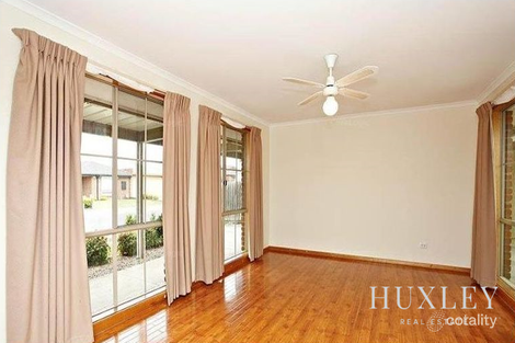 Property photo of 8 Doran Walk Delahey VIC 3037