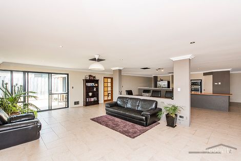 Property photo of 15 Waratah Circle Halls Head WA 6210