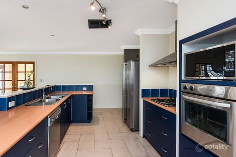 Property photo of 15 Waratah Circle Halls Head WA 6210