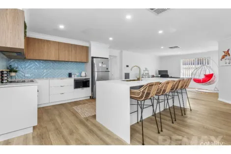 Property photo of 48 Kimba Drive Glenfield Park NSW 2650