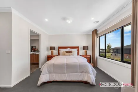 Property photo of 53 Soho Crescent Wollert VIC 3750