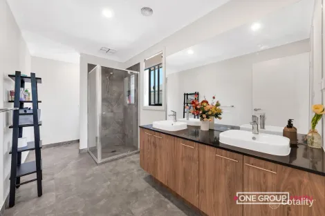 Property photo of 53 Soho Crescent Wollert VIC 3750