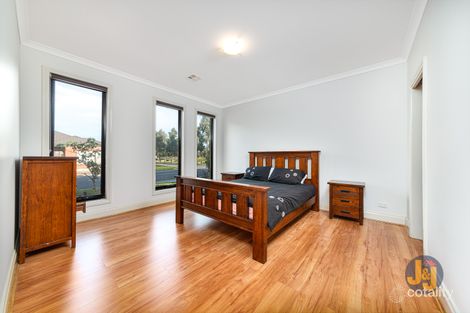 Property photo of 24 Rockwall Drive Craigieburn VIC 3064