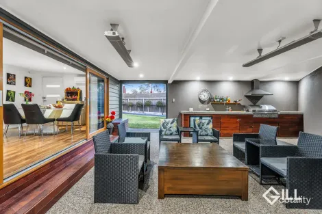 Property photo of 14 Collins Crescent Berwick VIC 3806