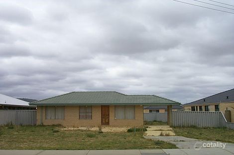 207 Seville Dr, Seville Grove, WA 6112