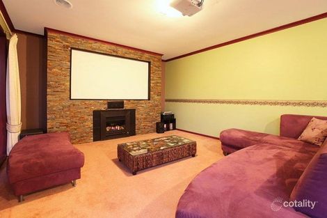 Property photo of 43 Volantis Crescent Roxburgh Park VIC 3064