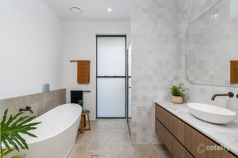 Property photo of 16 Keira Court Blue Mountain Heights QLD 4350