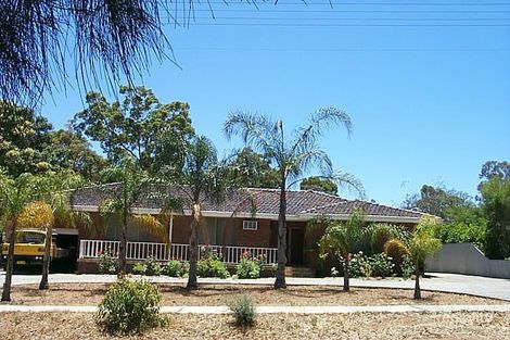 144 Lesmurdie Rd, Lesmurdie, WA 6076