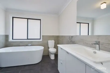 Property photo of 2/19 Exford Loop Bourkelands NSW 2650