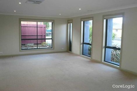 Property photo of 8 Morley Way Jerrabomberra NSW 2619