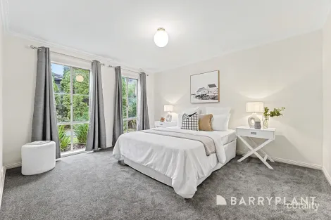 Property photo of 2 Asti Place Berwick VIC 3806