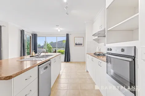 Property photo of 2 Asti Place Berwick VIC 3806