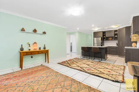 Property photo of 2/28 Berthun Street Emerald QLD 4720