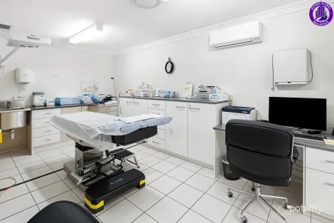 Property photo of 122 Ashmore Road Benowa QLD 4217