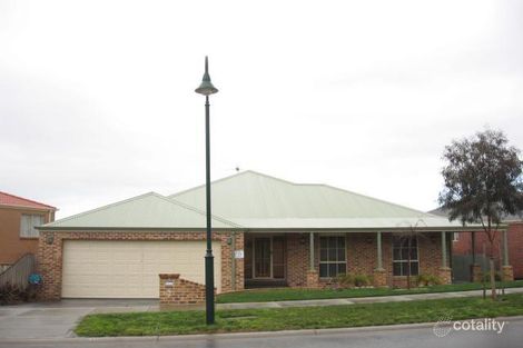 2 Cedarwood Cres, Berwick, VIC 3806