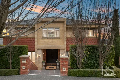 9 Royal Cres, Beaconsfield, VIC 3807