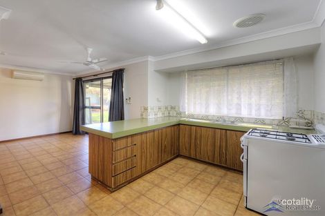 8 Bruce Rd, Wattle Grove, WA 6107