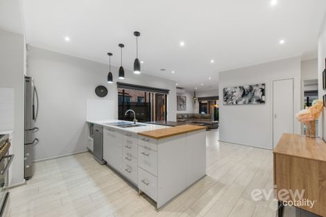 Property photo of 16 Natura Avenue Werribee VIC 3030