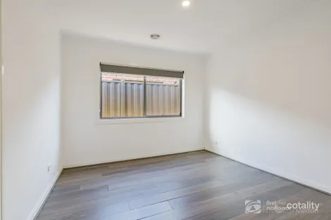 Property photo of 2/22 Dalray Crescent Kurunjang VIC 3337