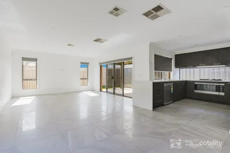 Property photo of 2/22 Dalray Crescent Kurunjang VIC 3337