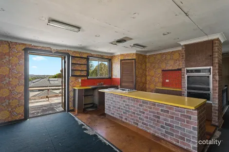 Property photo of 20 Barrymount Crescent Mount Lofty QLD 4350