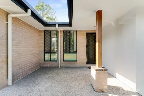 Property photo of 6 Essington Mews Leichhardt QLD 4305