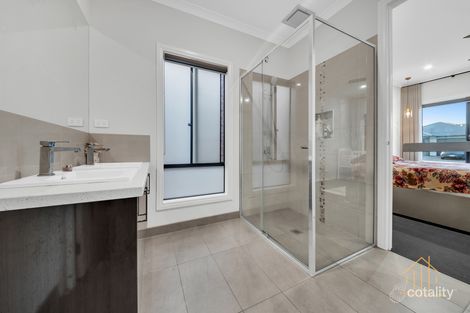 18 Botany Way, Cranbourne East, VIC 3977