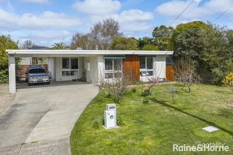 Property photo of 13 Gardiner Street Gisborne VIC 3437