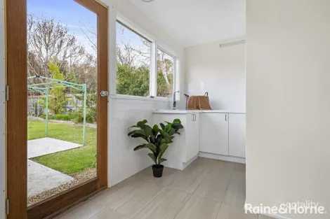 Property photo of 13 Gardiner Street Gisborne VIC 3437