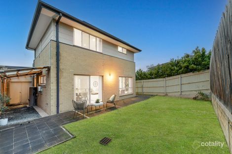 Property photo of 31 Barrier Reef Circuit Endeavour Hills VIC 3802