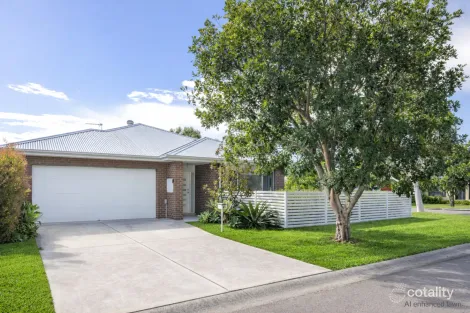 21 Broughton Cct, Tanilba Bay, NSW 2319