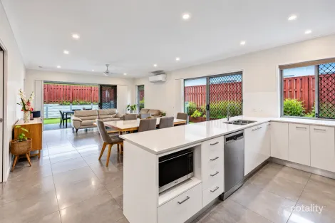 Property photo of 32 Mapleton Crescent Capalaba QLD 4157