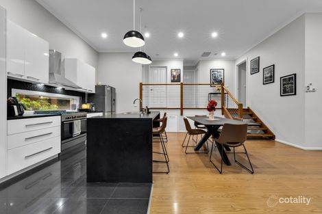 Property photo of 2 Autumn Grove Mooroolbark VIC 3138