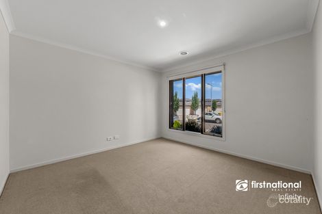 Property photo of 70 Bandicoot Loop Tarneit VIC 3029