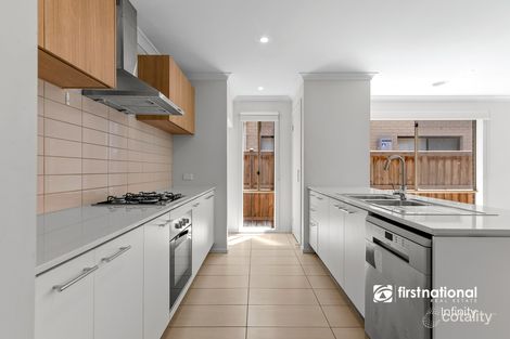 Property photo of 70 Bandicoot Loop Tarneit VIC 3029