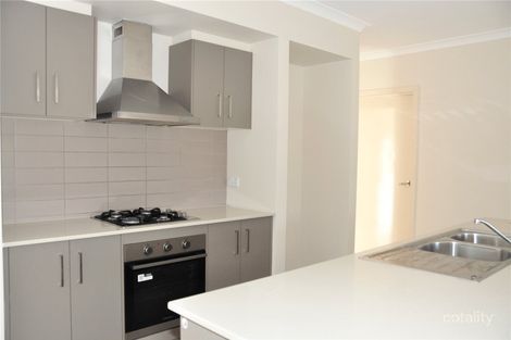 Property photo of 19 Greenrange Vista Roxburgh Park VIC 3064