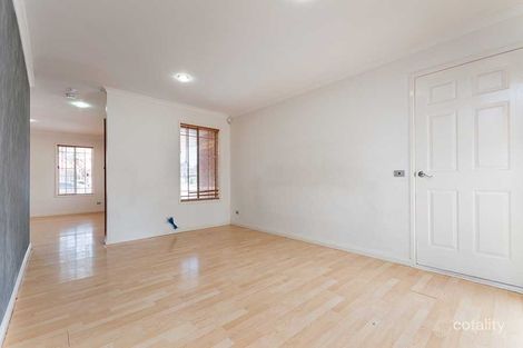 Property photo of 37 Yarcombe Crescent Craigieburn VIC 3064