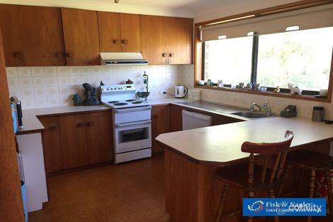 Property photo of 19 Kooringal Place Bega NSW 2550