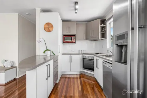 Property photo of 1 Birru Street Wynnum West QLD 4178