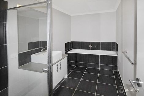 Property photo of 47 Versant Drive Craigieburn VIC 3064
