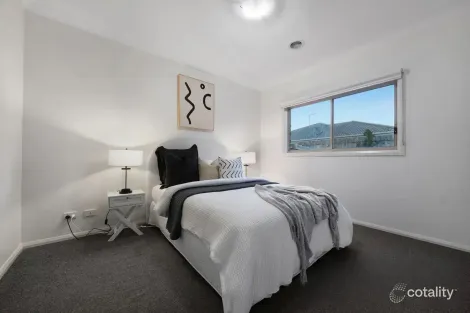 Property photo of 33 Destiny Drive Cranbourne North VIC 3977