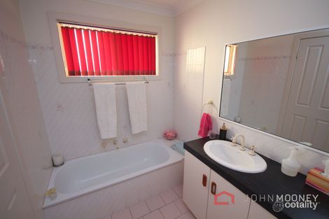 Property photo of 1 Kirra Place Glenfield Park NSW 2650