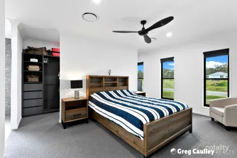 Property photo of 18 Rosella Way Oakhurst QLD 4650